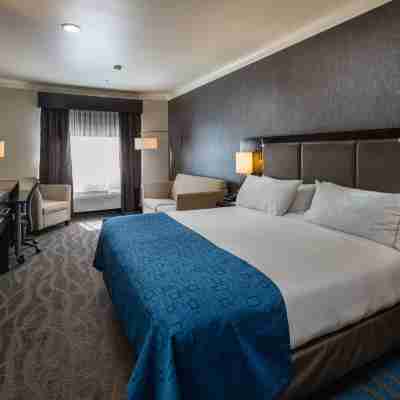 Holiday Inn Express & Suites Santa Clara Rooms