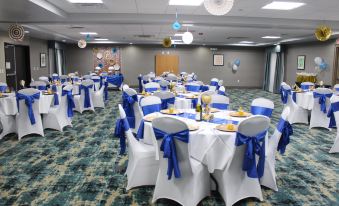 Holiday Inn Express & Suites Shawnee-Kansas City West