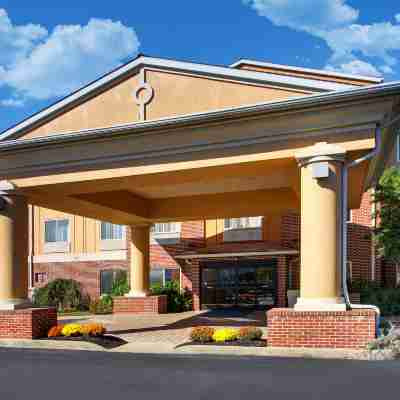 Holiday Inn Express & Suites Lancaster-Lititz Hotel Exterior