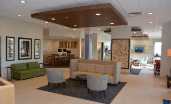 Holiday Inn Express & Suites Waterville - North