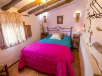 Romantic House for 2 or 4 People with Jacuzzi Hotels in Laroya