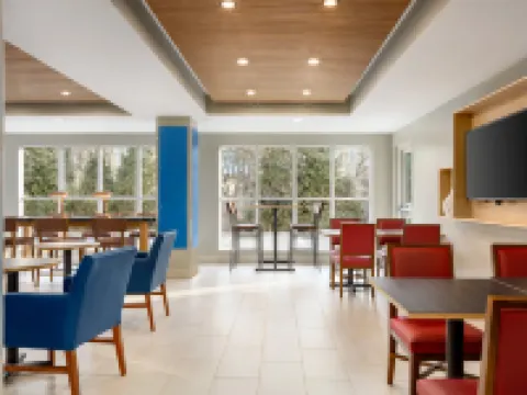 Holiday Inn Express & Suites PHILADELPHIA - MT. LAUREL by IHG マウント・ローレルのホテル