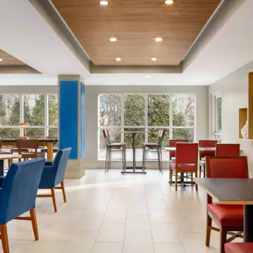 Holiday Inn Express & Suites PHILADELPHIA - MT. LAUREL by IHG