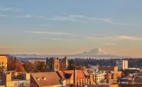 Graduate by Hilton Seattle Các khách sạn gần Husky Soccer Stadium