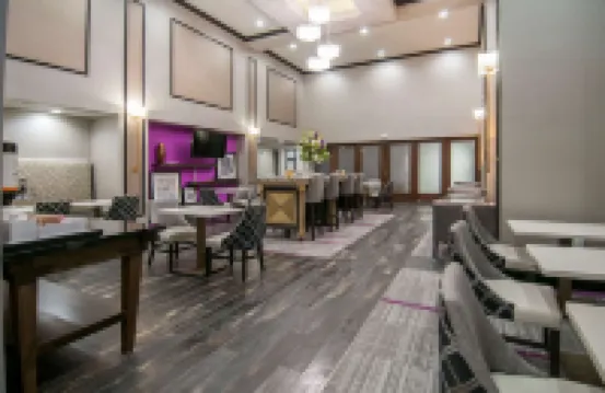 傑克遜理奇蘭歡朋套房酒店