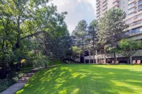 Pan Pacific Toronto Hotel dekat Forest Hill