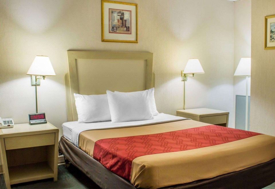 Econo Lodge Drums - Housity