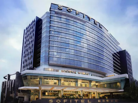 Sofitel Mumbai BKC Отели рядом со станцией Lokmanya Tilak Terminus