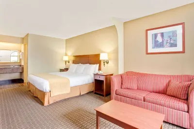 Days Inn & Suites by Wyndham Stockbridge South Atlanta فنادق في ستوكبريدج