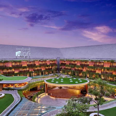 Aloft Bali Kuta at Beachwalk Отели рядом с достопримечательностью «Пляж Кута»