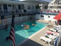 White Caps Motel - Beach