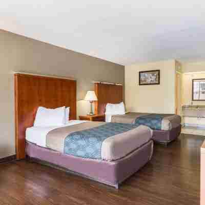 Econo Lodge Rooms