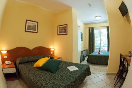 โรงแรมเดอะเบส