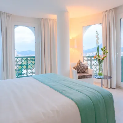 فندق المنضري Hotels near ساحة المشور