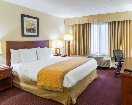 Clarion Hotel Somerset - New Brunswick - parking