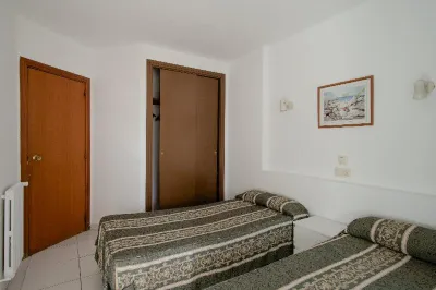 لوكسمار أبارتمينتوس Hotels near Parroquia de San Jaime y Santa Ana