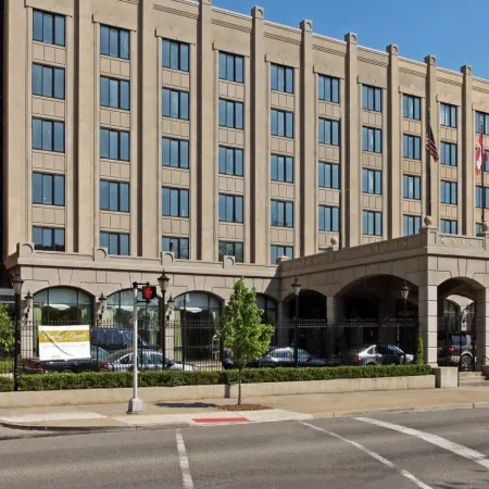 Hotel St. Regis Отели рядом с достопримечательностью «Небоскрёб "Нью-центр-Уан"»
