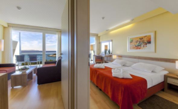 4. 호텔 오로라 말..