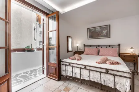 Arco Naxos Luxury Apartments Отели рядом с достопримечательностью «Mitropolis Museum»