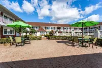 Days Inn & Suites by Wyndham Roseville/Detroit Area