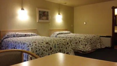 Budget Host Longhorn Motel