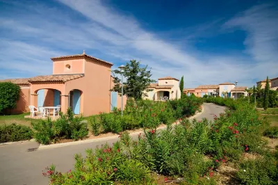 Vacancéole - Port Minervois, les Hauts du Lac فنادق في Homps