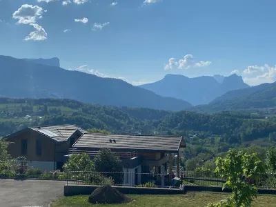 Logis hôtel Annecy Nord / Argonay Hotel di Metz-Tessy