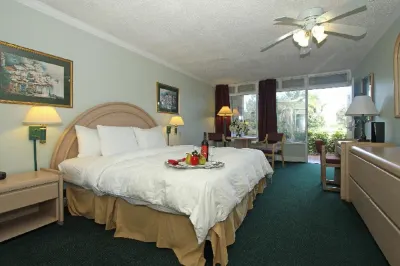 Grand Palms Spa & Golf Resort Hotels near Crossroads Square