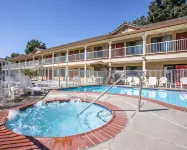 Quality Inn & Suites Woodland - Sacramento Airport Hôtels à : Woodland