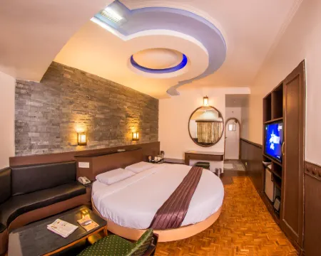 Hotel Hilltop Towers Hotels in Kodaikanal