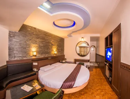 Hotel Hilltop Towers