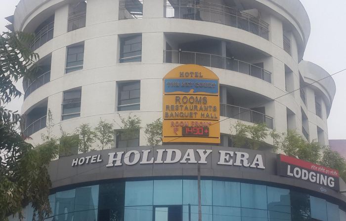 Hotel Holiday Era Opposite Railway Station