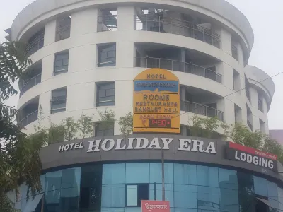 Hotel Holiday Era Opposite Railway Station
