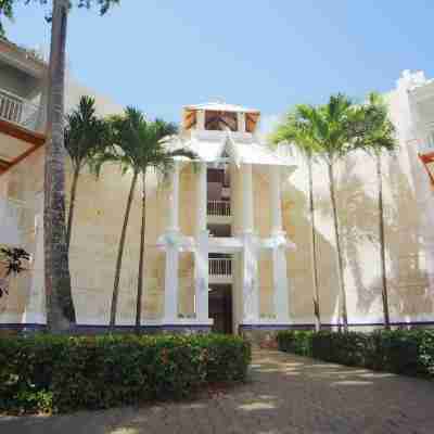 Wyndham Alltra Samana All Inclusive Resort Hotel Exterior