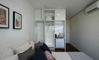 Phaedrus Living: Luxury Suite Nicosia 505 - Housity