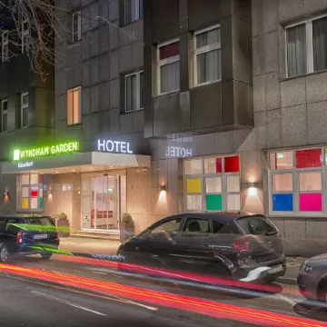 Wyndham Garden Duesseldorf City Centre Koenigsallee Отели рядом с достопримечательностью «Рейнская телебашня (Рейнтурм)»