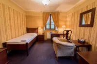 Hotel Octarna - Free on-Site Parking  호텔