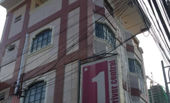 1 River Central Hostel