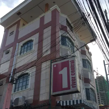 1 River Central Hostel
