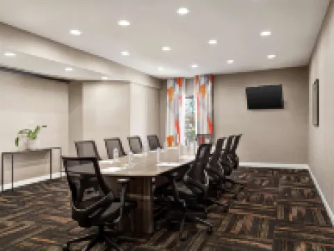 Hampton Inn Paris Hotels in Paris