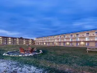Days Inn & Suites by Wyndham St. Ignace Lakefront Hotels in Mackinac County