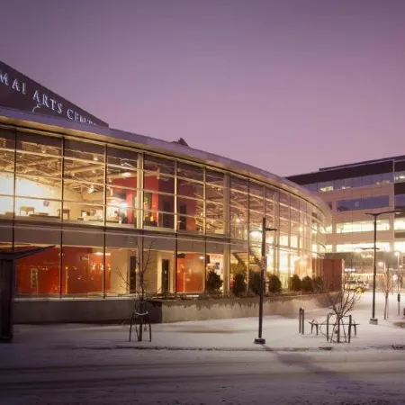 Holiday Inn SASKATOON DOWNTOWN by IHG Отели рядом с достопримечательностью «Арена «СаскТел Сентер»»