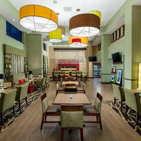 Hampton Inn & Suites Williamsport-Faxon Exit