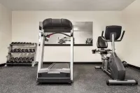 Super 8 by Wyndham Lincoln North - gimnasio