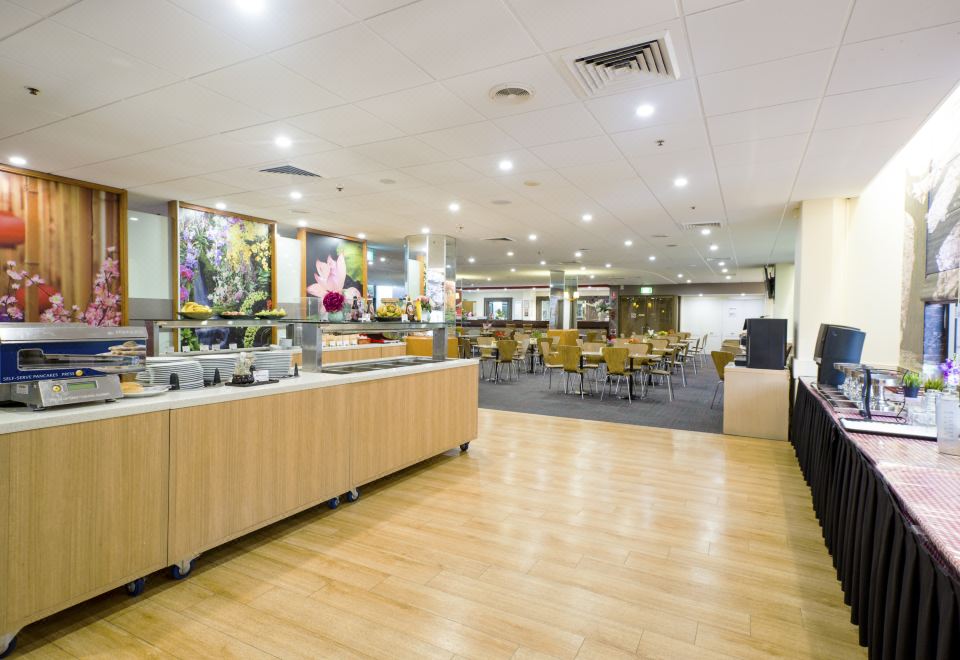 5. 메트로 호텔 말..