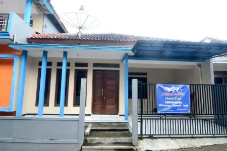 Najwa Homestay Syariah Near Pasar Ngadirejo by Idh Отели в г. Temanggung Regency