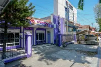RedDoorz Near Stasiun Kebumen Hotels in Sruweng