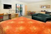 Academy at Botany Motor Inn Hotel di Beachlands