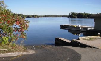 Capricorn Motel Royale 1000 Islands