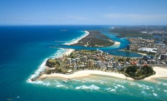 Rainbow Commodore Coolangatta